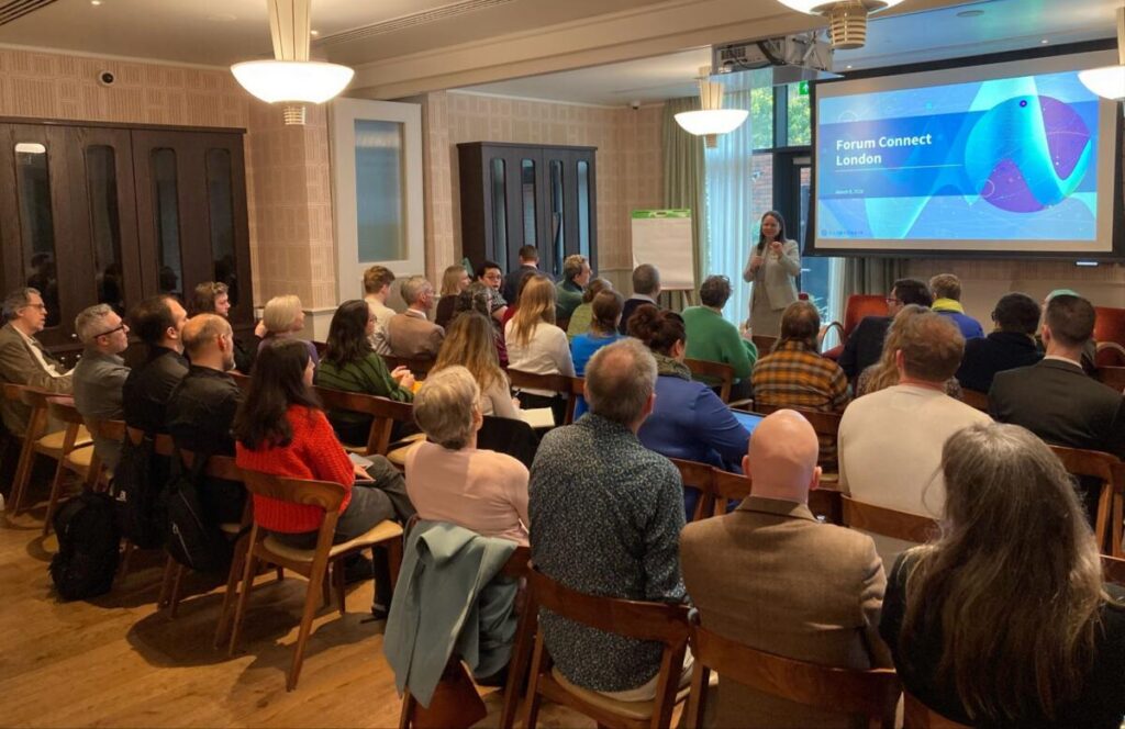 photo of attendees at Forum Connect London